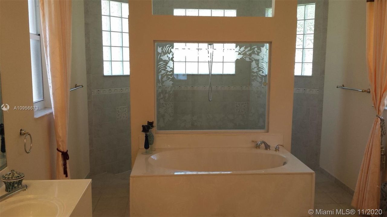 Recently Rented: $4,500 (4 beds, 3 baths, 2830 Square Feet)