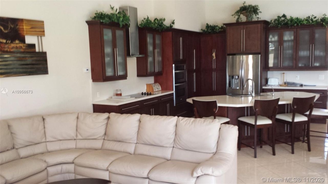 Recently Rented: $4,500 (4 beds, 3 baths, 2830 Square Feet)