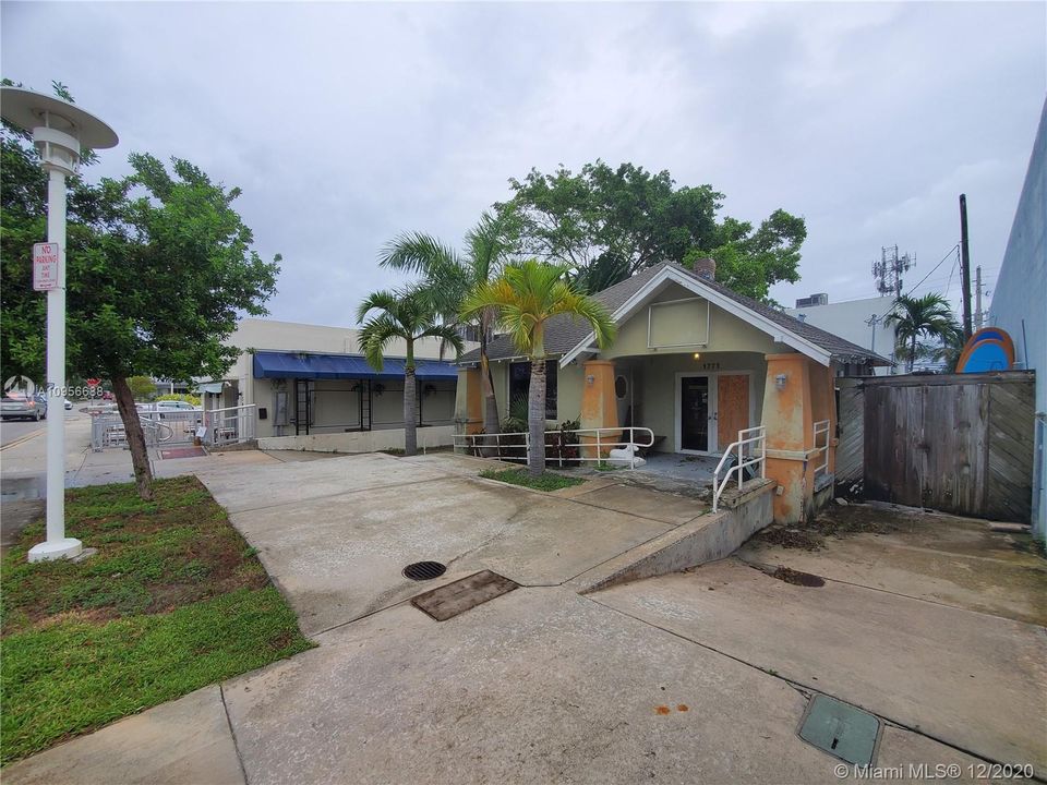 Recently Sold: $4,250,000 (2 beds, 1 baths, 1340 Square Feet)