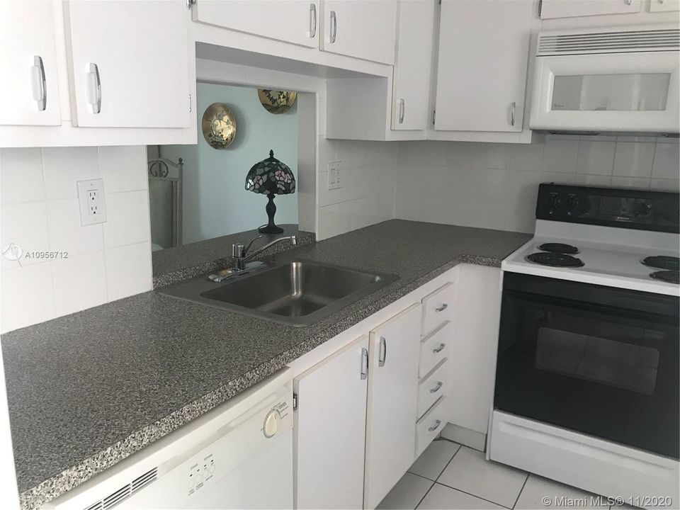 Recently Rented: $1,100 (1 beds, 1 baths, 684 Square Feet)