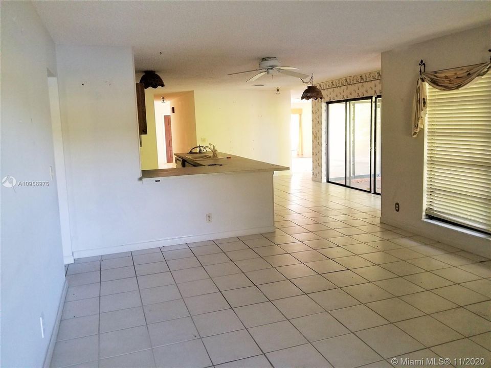 Vendido Recientemente: $390,000 (3 camas, 2 baños, 2253 Pies cuadrados)