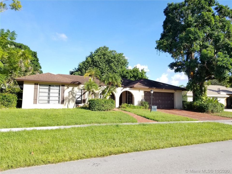 Vendido Recientemente: $390,000 (3 camas, 2 baños, 2253 Pies cuadrados)