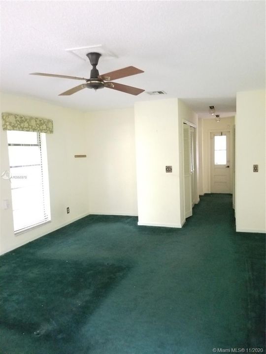 Vendido Recientemente: $390,000 (3 camas, 2 baños, 2253 Pies cuadrados)