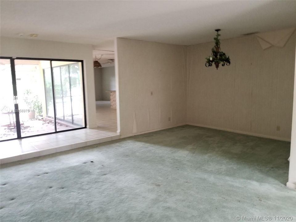 Vendido Recientemente: $390,000 (3 camas, 2 baños, 2253 Pies cuadrados)