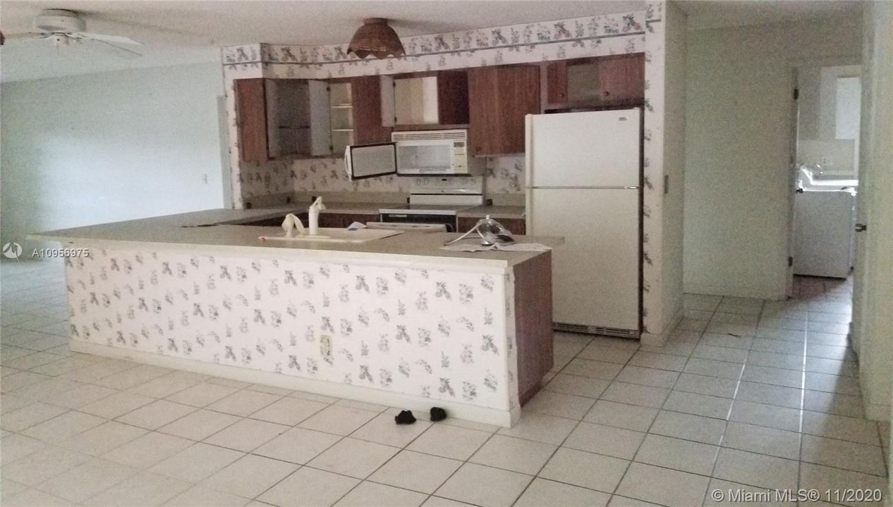 Vendido Recientemente: $390,000 (3 camas, 2 baños, 2253 Pies cuadrados)