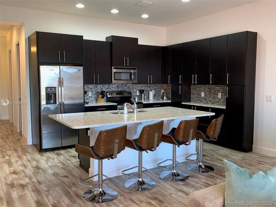 Recently Rented: $2,100 (4 beds, 4 baths, 2282 Square Feet)