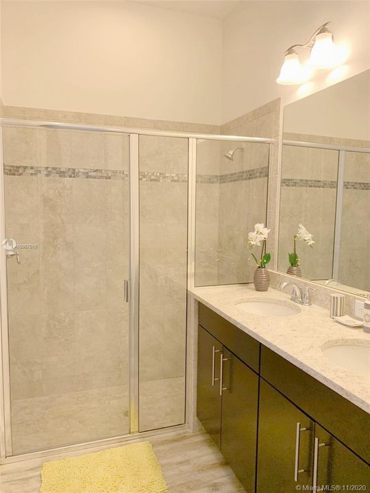 Recently Rented: $2,100 (4 beds, 4 baths, 2282 Square Feet)