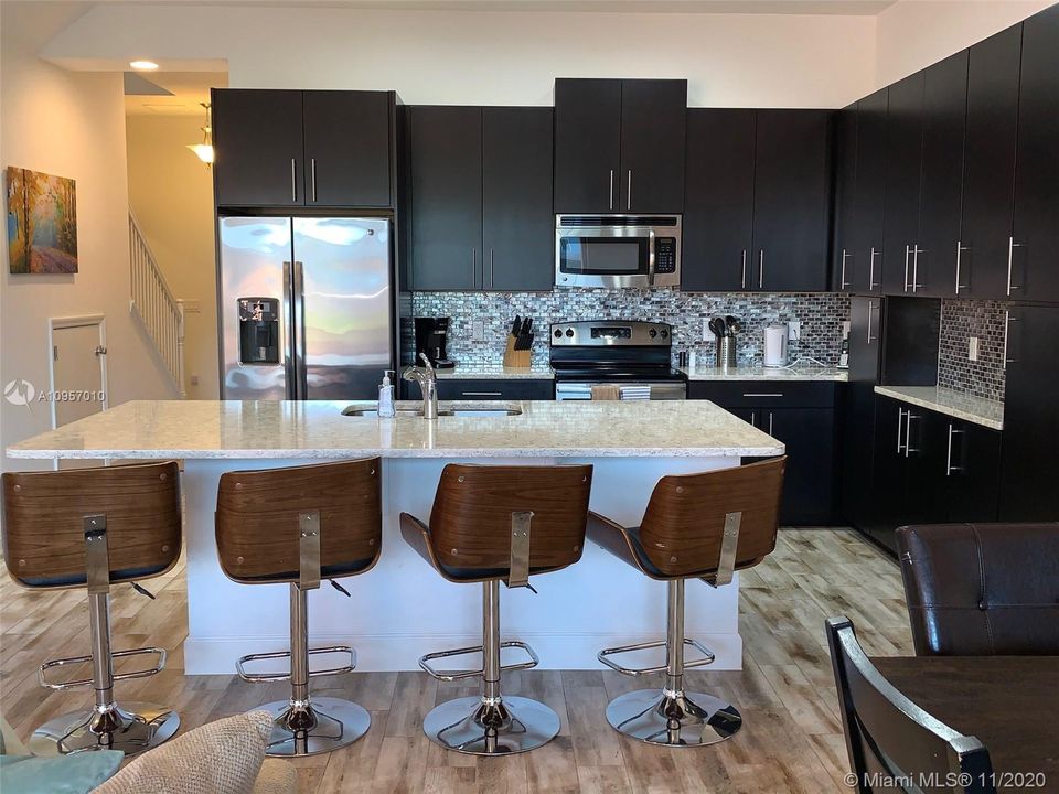 Recently Rented: $2,100 (4 beds, 4 baths, 2282 Square Feet)