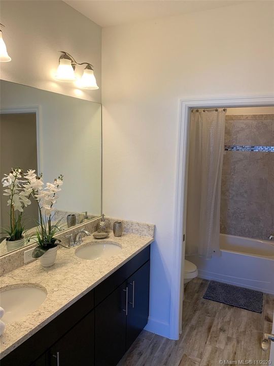 Recently Rented: $2,100 (4 beds, 4 baths, 2282 Square Feet)