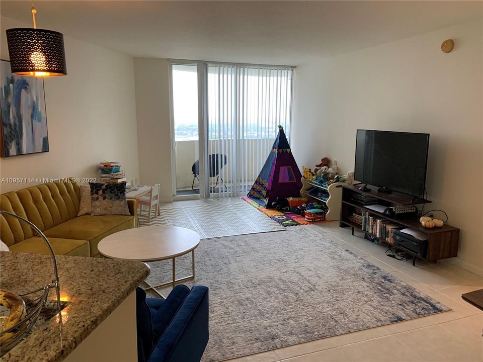 Recently Sold: $270,000 (1 beds, 1 baths, 860 Square Feet)