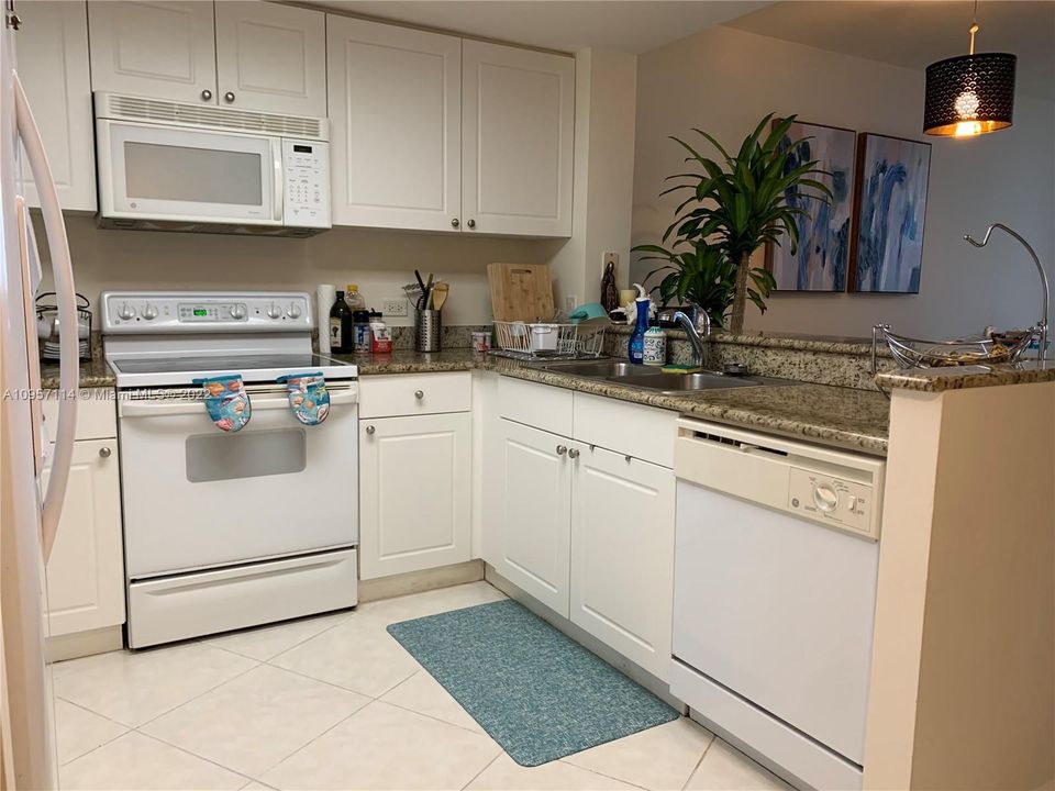 Recently Sold: $270,000 (1 beds, 1 baths, 860 Square Feet)