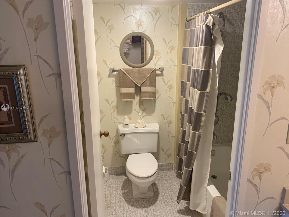 Recently Sold: $225,000 (1 beds, 1 baths, 1061 Square Feet)
