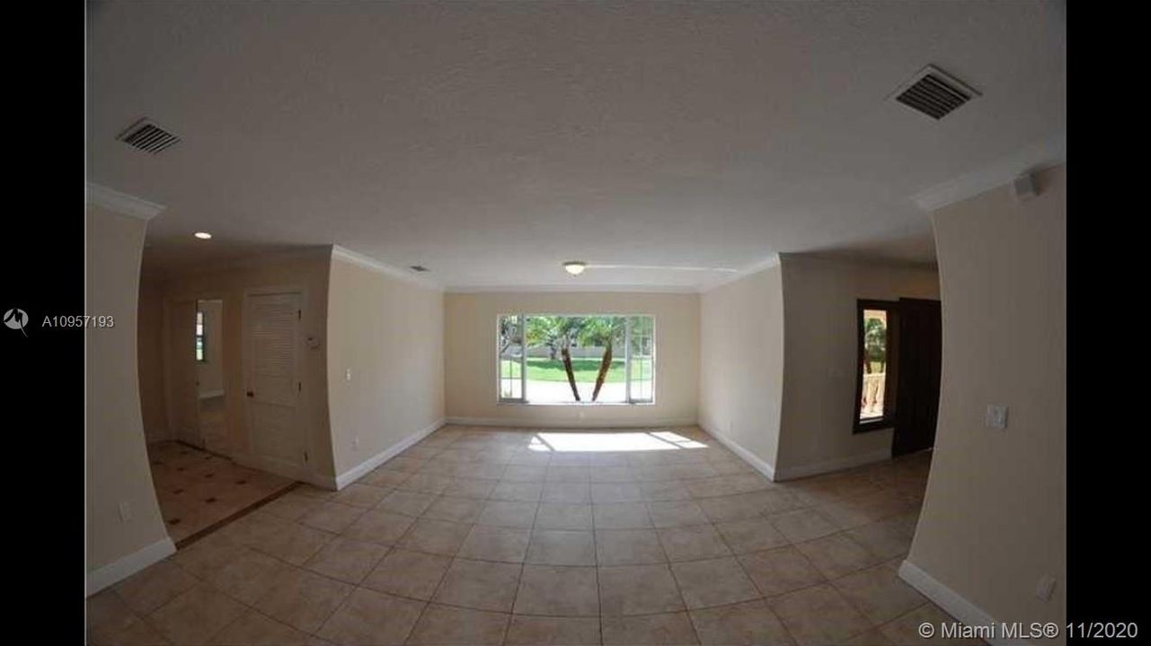 Vendido Recientemente: $1,300,000 (4 camas, 3 baños, 4247 Pies cuadrados)