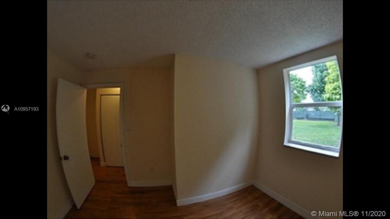 Vendido Recientemente: $1,300,000 (4 camas, 3 baños, 4247 Pies cuadrados)