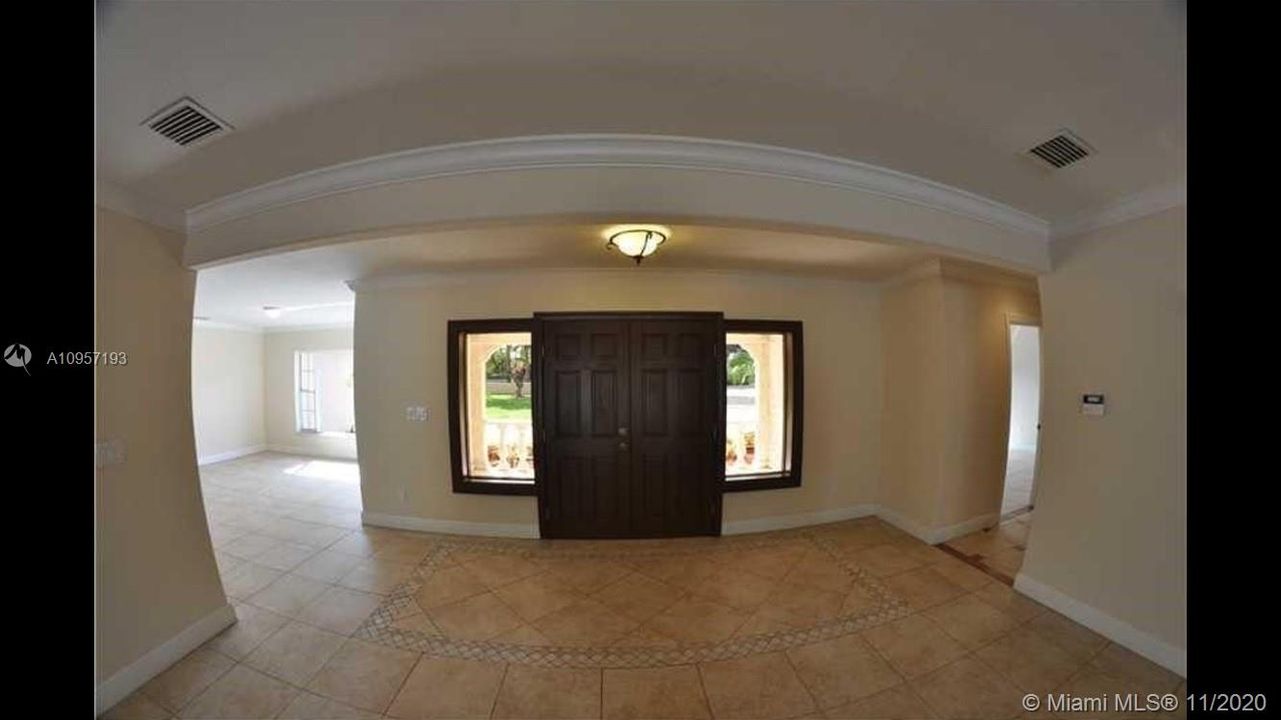 Vendido Recientemente: $1,300,000 (4 camas, 3 baños, 4247 Pies cuadrados)