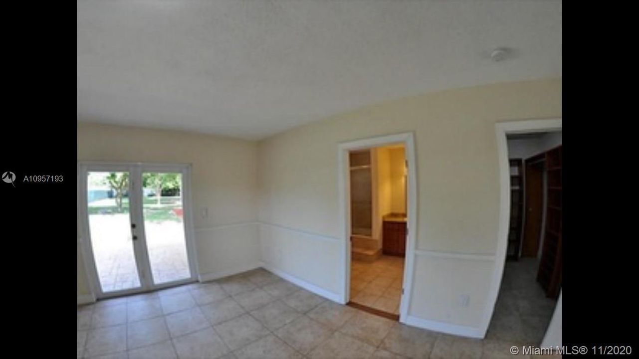 Vendido Recientemente: $1,300,000 (4 camas, 3 baños, 4247 Pies cuadrados)