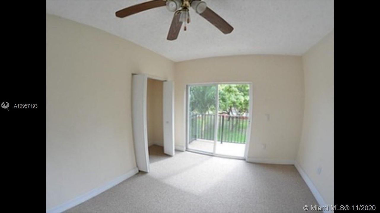 Vendido Recientemente: $1,300,000 (4 camas, 3 baños, 4247 Pies cuadrados)