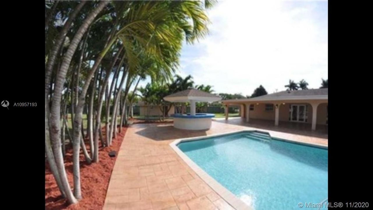 Vendido Recientemente: $1,300,000 (4 camas, 3 baños, 4247 Pies cuadrados)