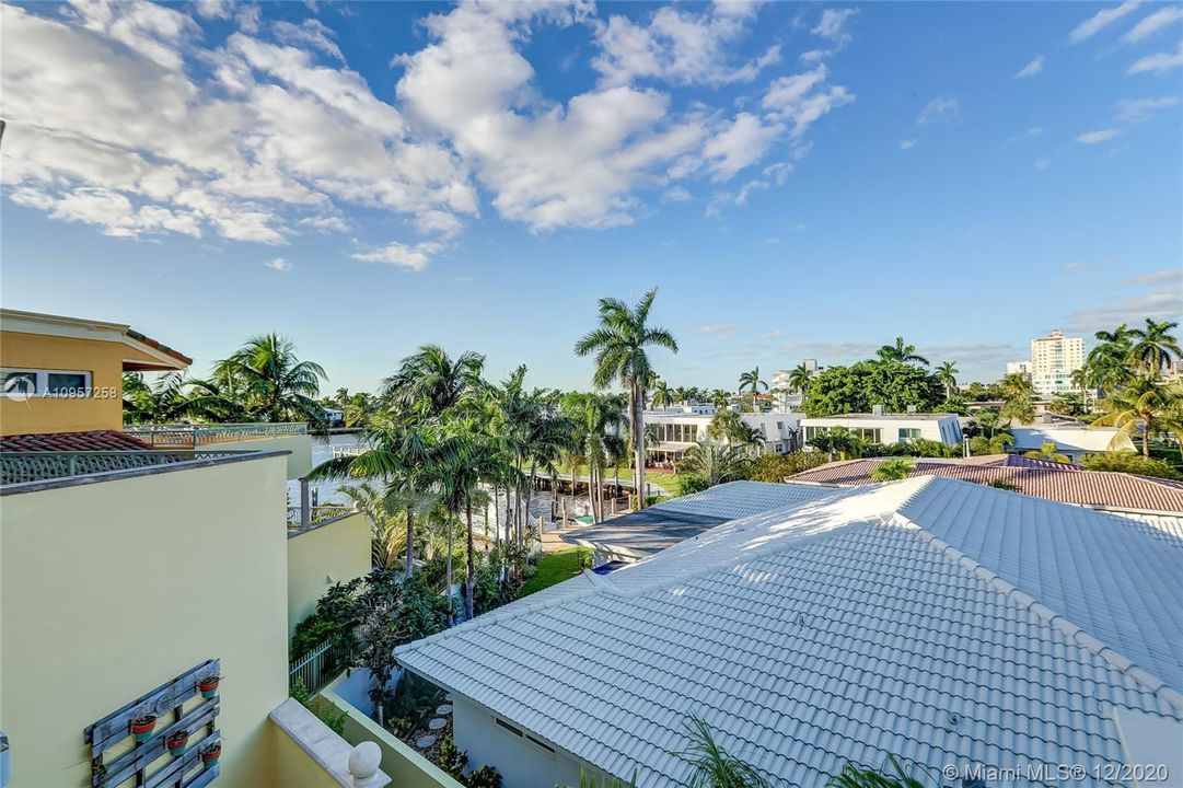 Balcony w/ Canal, ICW & Beach Condo Views