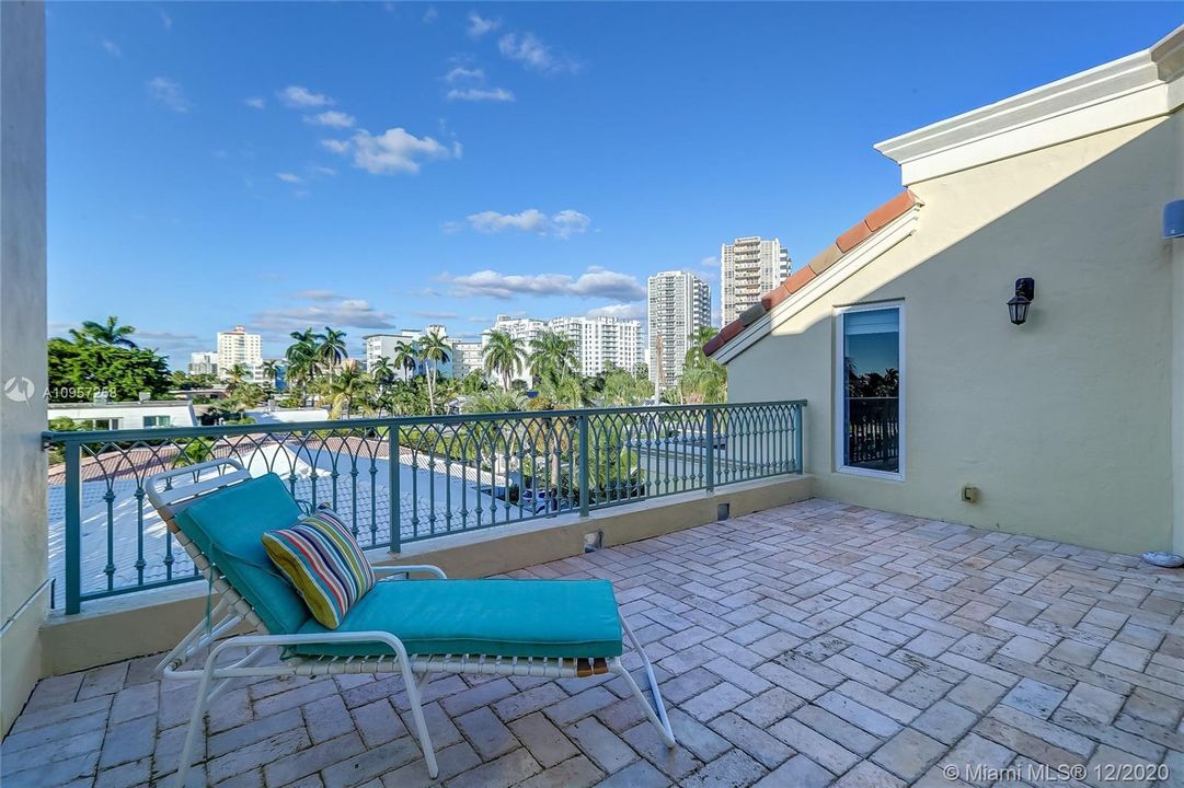 3rd Floor Balcony Views of Beach Condo