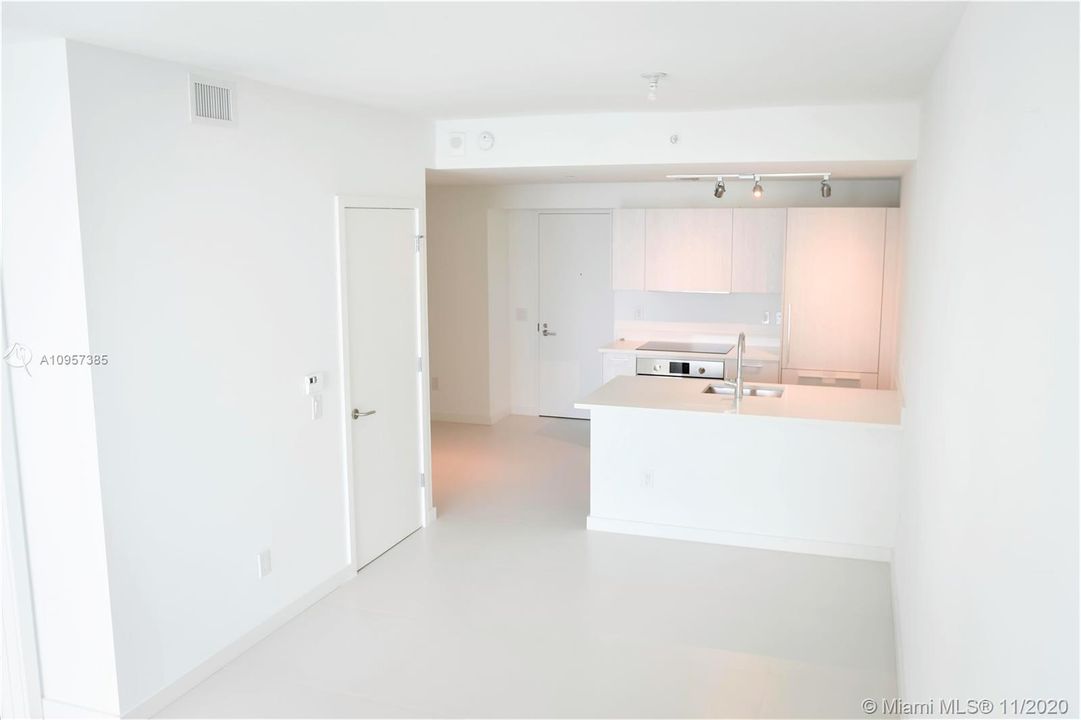 Recently Rented: $2,000 (1 beds, 1 baths, 662 Square Feet)