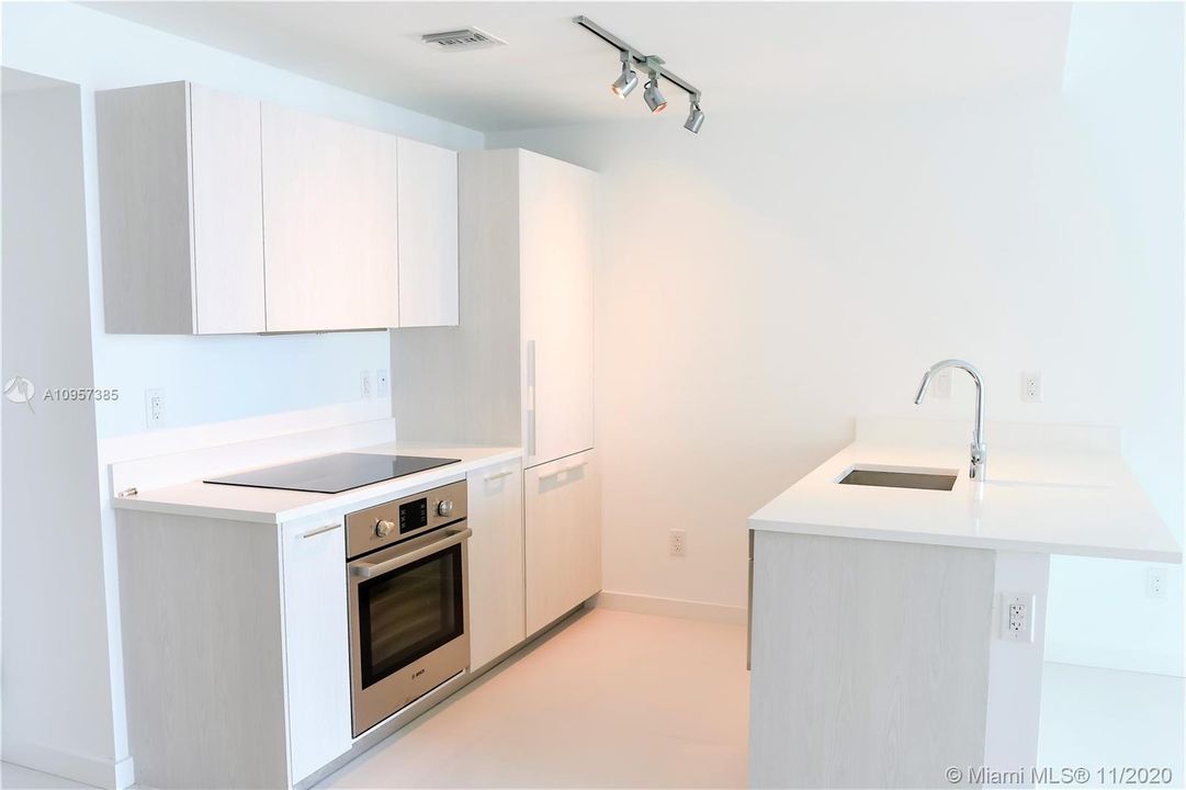 Recently Rented: $2,000 (1 beds, 1 baths, 662 Square Feet)