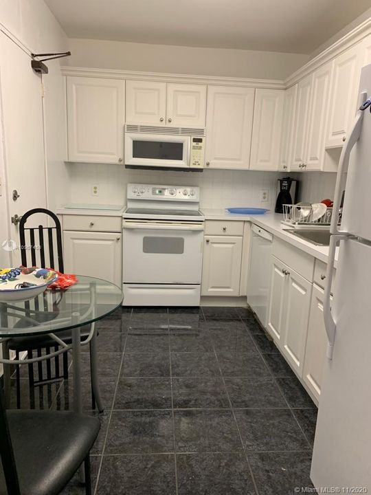 Recientemente alquilado: $2,500 (2 camas, 2 baños, 1412 Pies cuadrados)