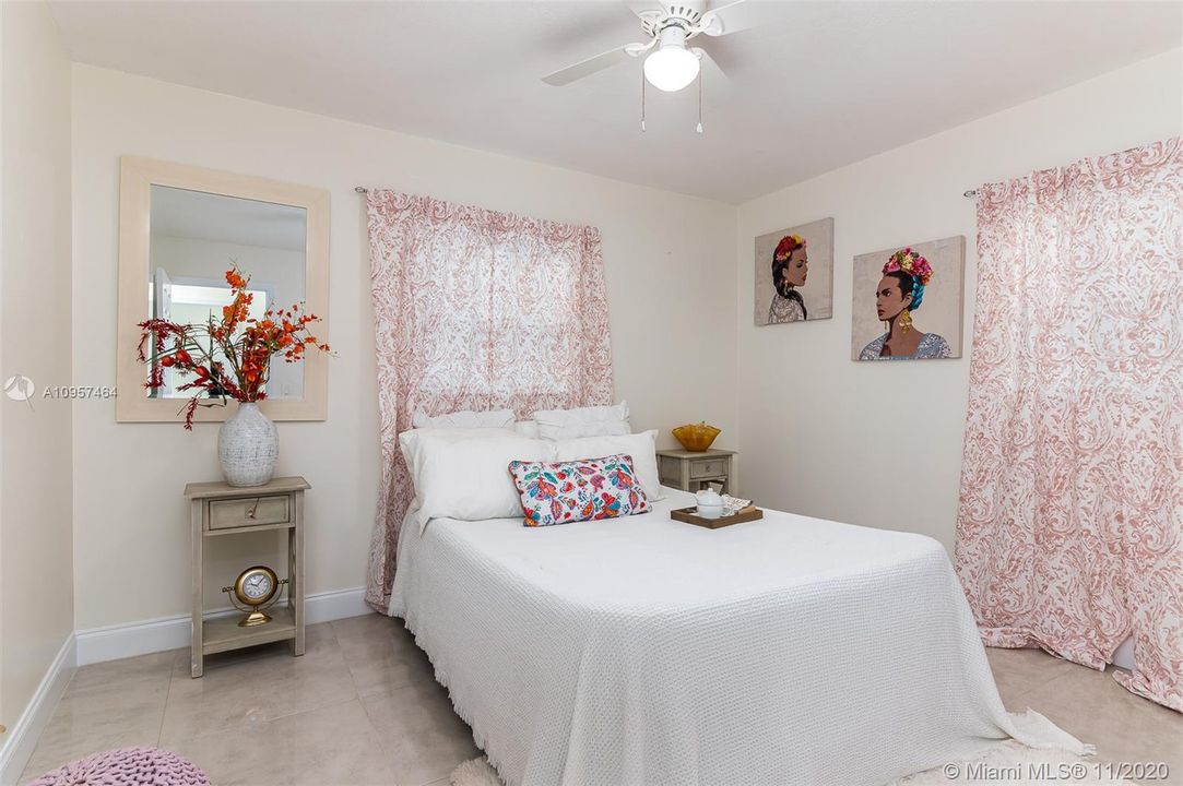 Vendido Recientemente: $289,500 (3 camas, 2 baños, 1168 Pies cuadrados)