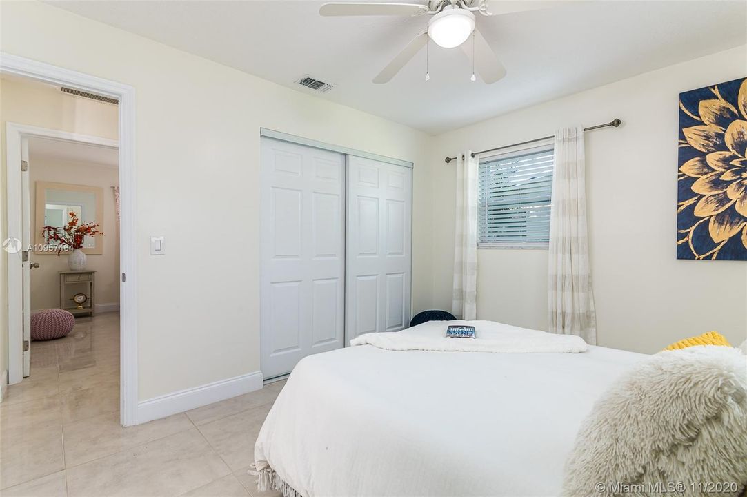 Vendido Recientemente: $289,500 (3 camas, 2 baños, 1168 Pies cuadrados)