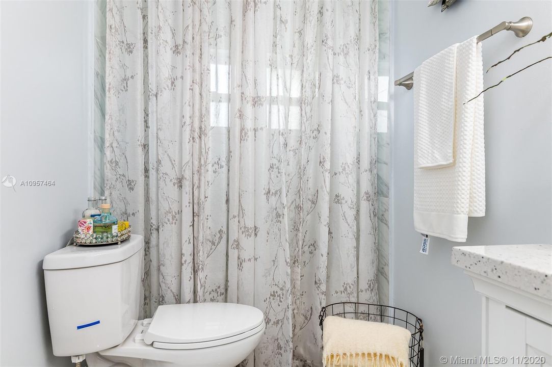 Vendido Recientemente: $289,500 (3 camas, 2 baños, 1168 Pies cuadrados)