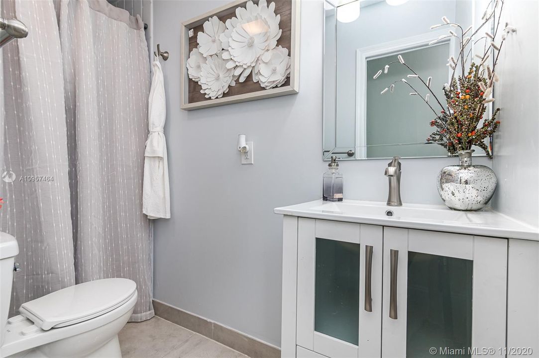 Vendido Recientemente: $289,500 (3 camas, 2 baños, 1168 Pies cuadrados)