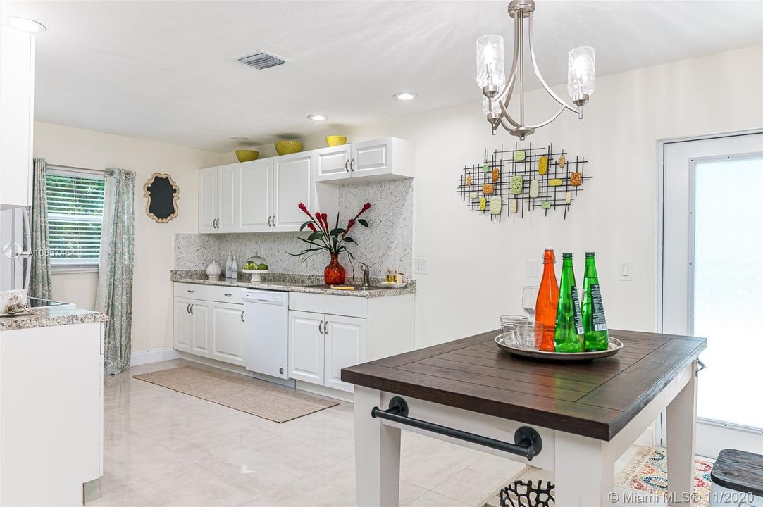 Vendido Recientemente: $289,500 (3 camas, 2 baños, 1168 Pies cuadrados)
