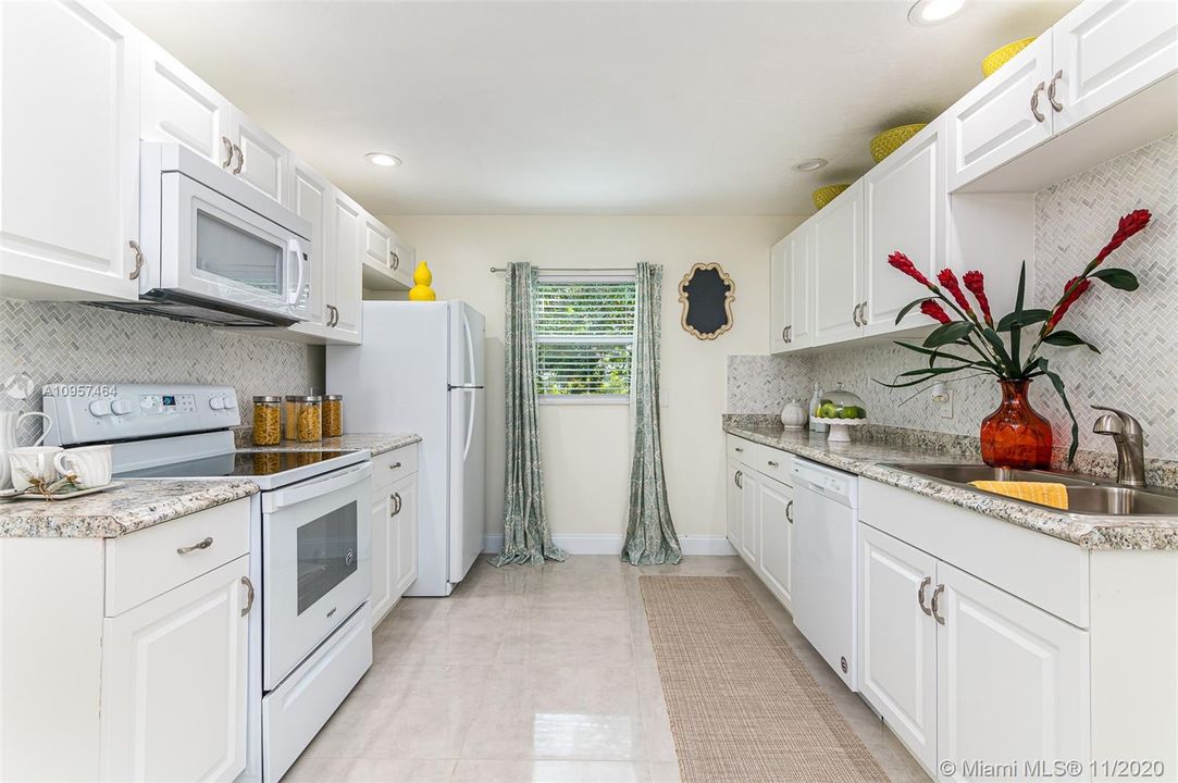 Vendido Recientemente: $289,500 (3 camas, 2 baños, 1168 Pies cuadrados)