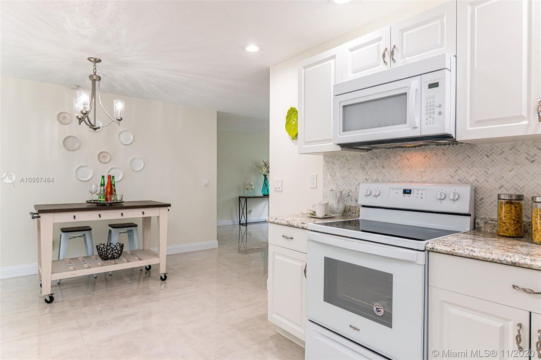 Vendido Recientemente: $289,500 (3 camas, 2 baños, 1168 Pies cuadrados)