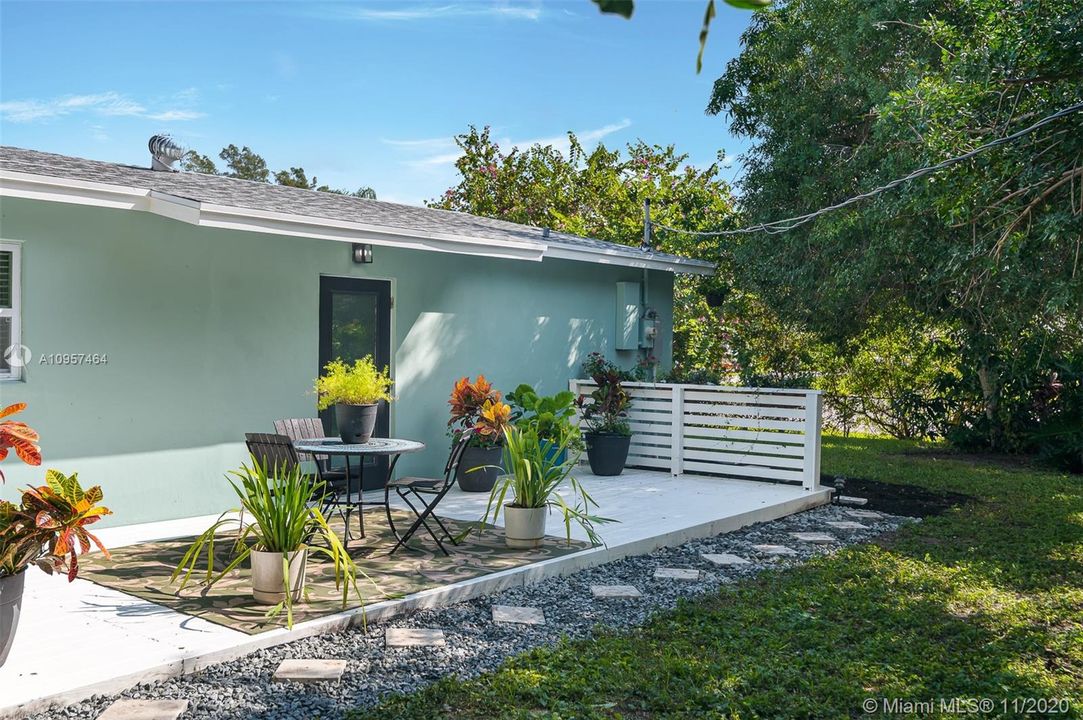 Vendido Recientemente: $289,500 (3 camas, 2 baños, 1168 Pies cuadrados)