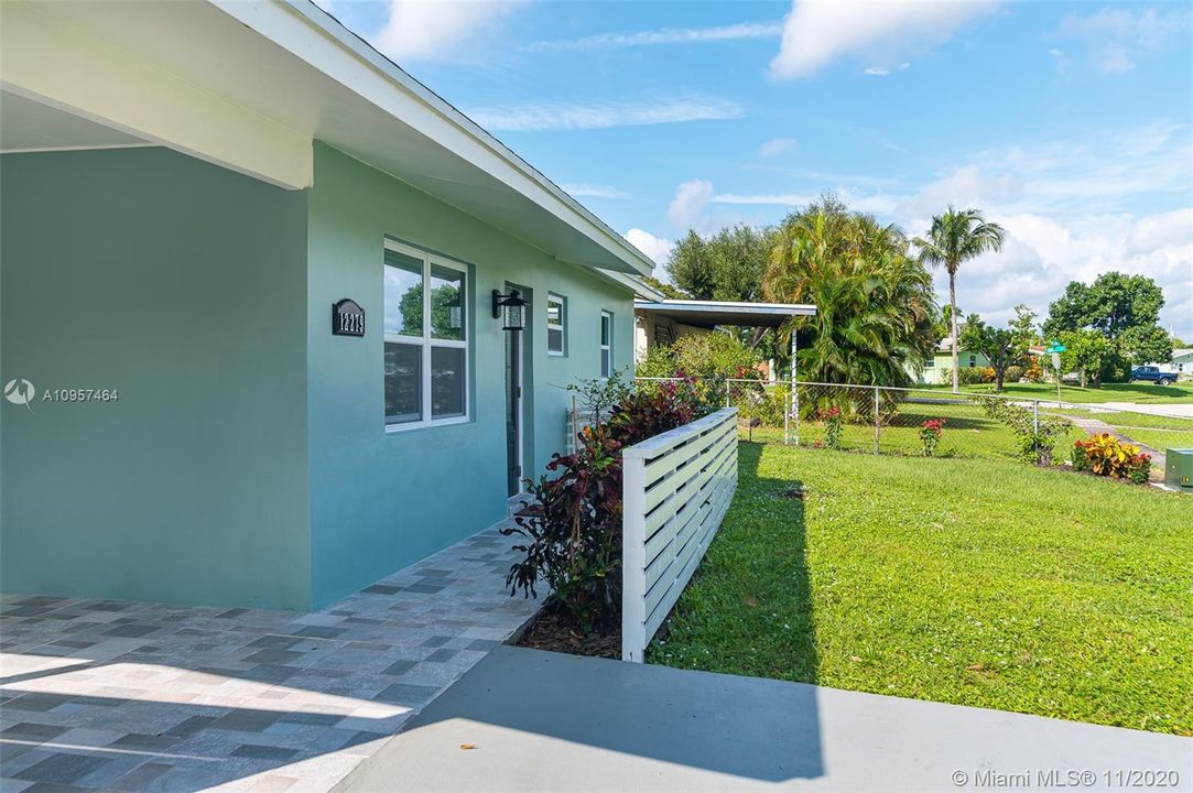 Vendido Recientemente: $289,500 (3 camas, 2 baños, 1168 Pies cuadrados)