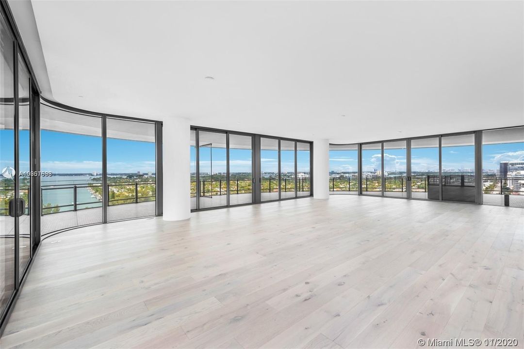 Recently Sold: $9,299,000 (3 beds, 4 baths, 3202 Square Feet)