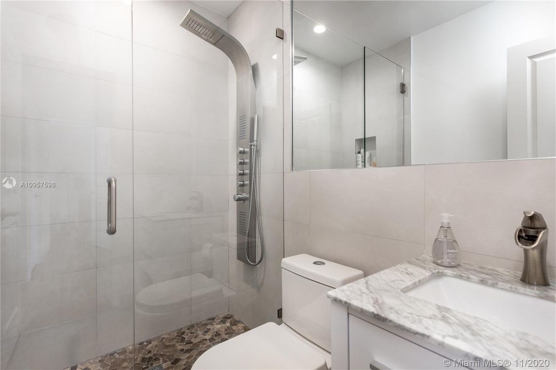 Recently Rented: $2,950 (2 beds, 1 baths, 1359 Square Feet)