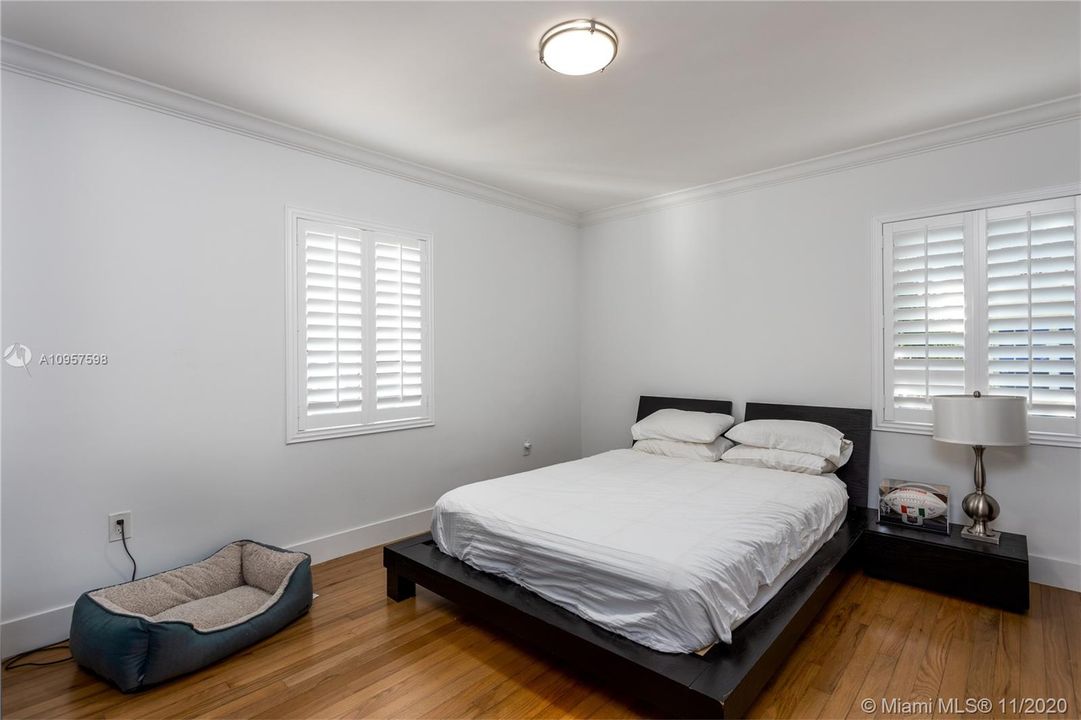 Recently Rented: $2,950 (2 beds, 1 baths, 1359 Square Feet)