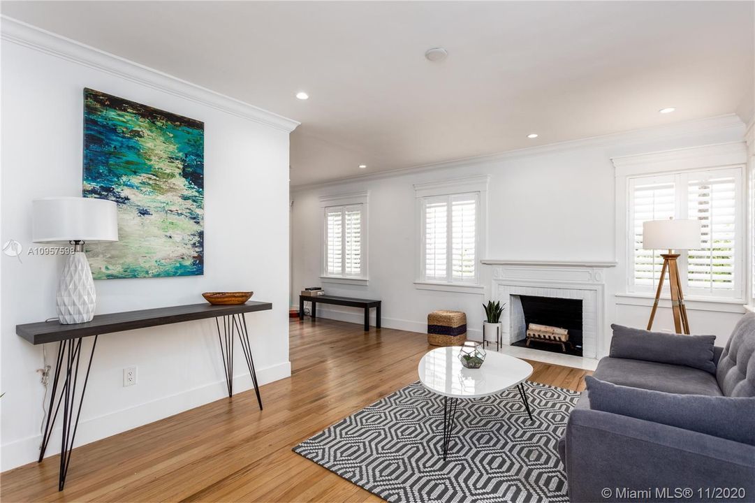 Recently Rented: $2,950 (2 beds, 1 baths, 1359 Square Feet)