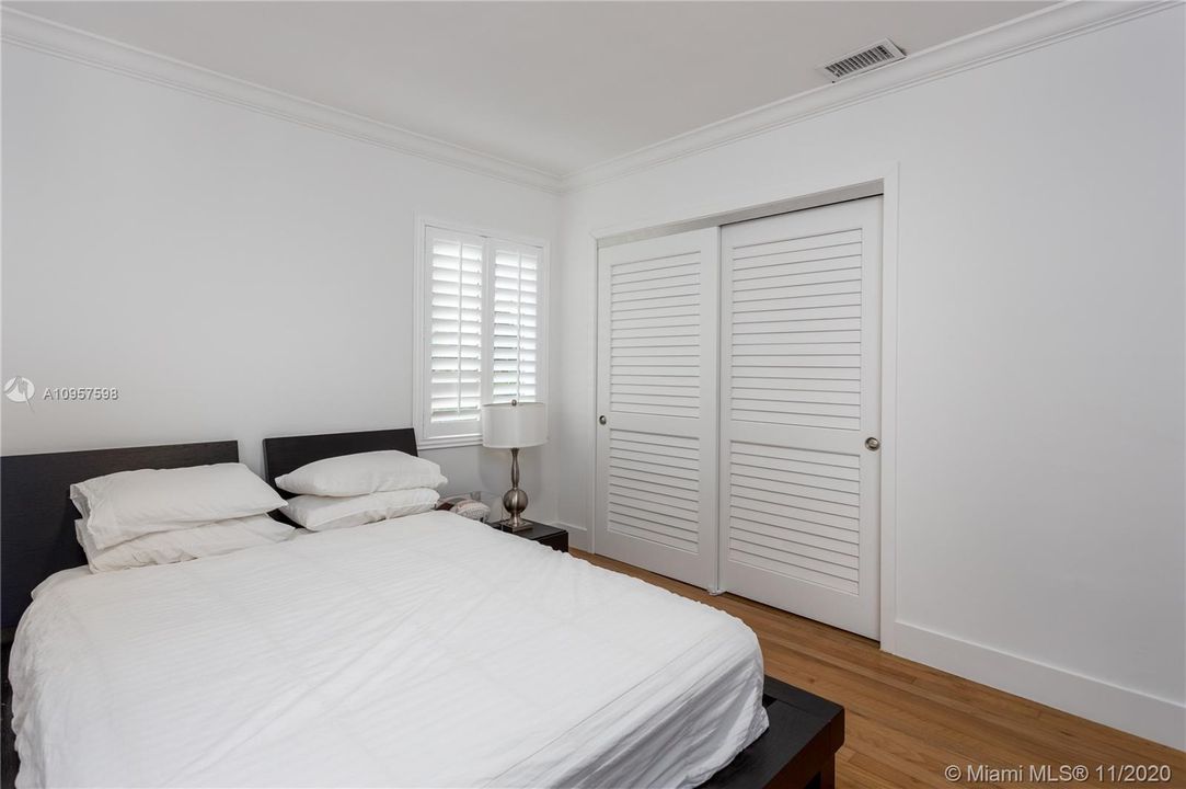 Recently Rented: $2,950 (2 beds, 1 baths, 1359 Square Feet)