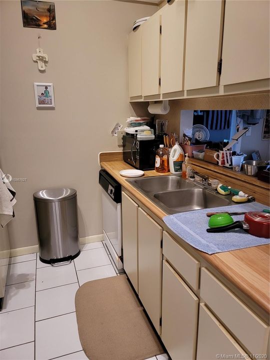 Vendido Recientemente: $174,900 (2 camas, 2 baños, 860 Pies cuadrados)