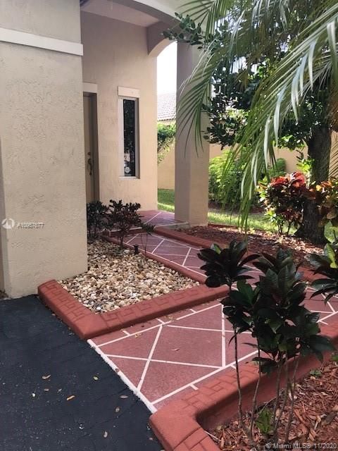 Recientemente alquilado: $2,950 (3 camas, 2 baños, 1542 Pies cuadrados)