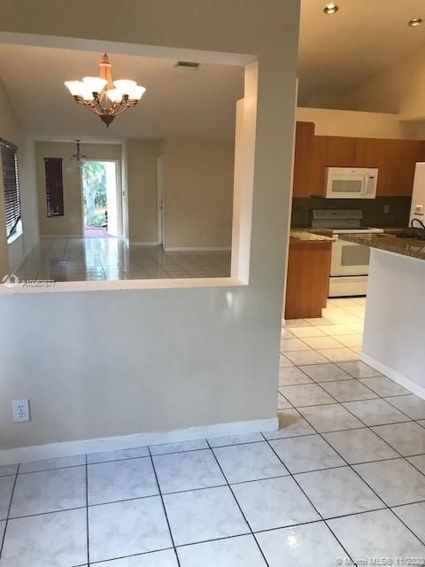 Recientemente alquilado: $2,950 (3 camas, 2 baños, 1542 Pies cuadrados)
