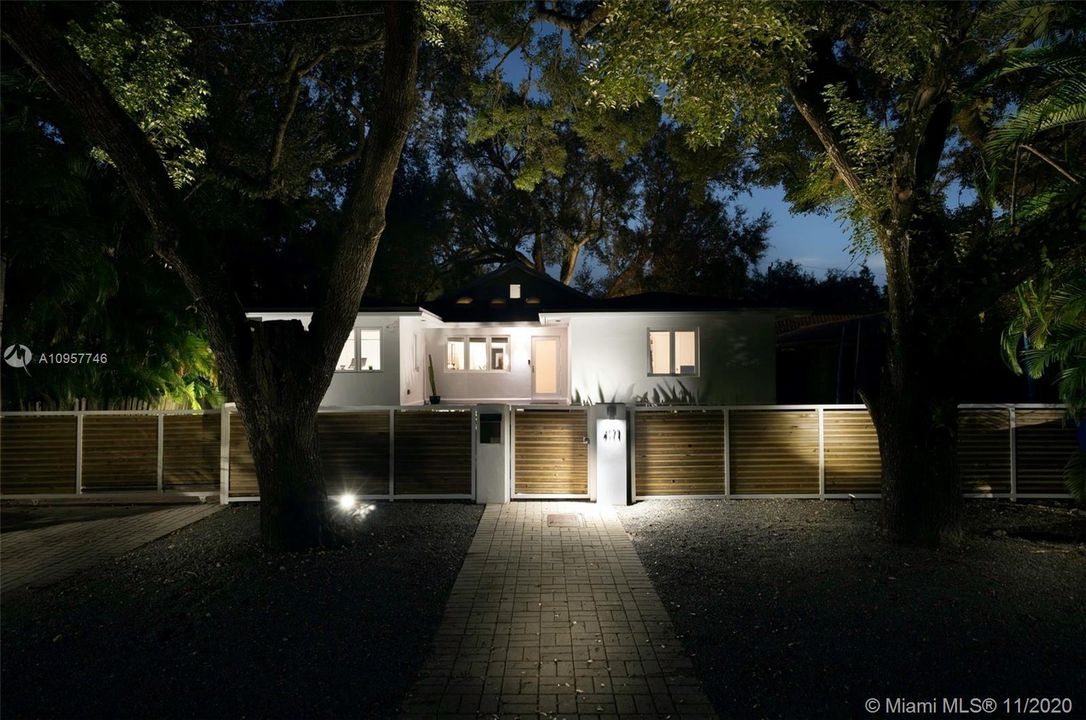 Недавно продано: $1,490,000 (4 спален, 3 ванн, 2500 Квадратных фут)