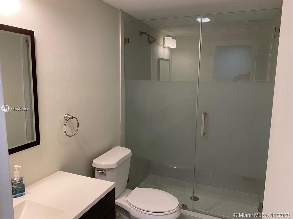 Recently Sold: $216,900 (2 beds, 2 baths, 982 Square Feet)