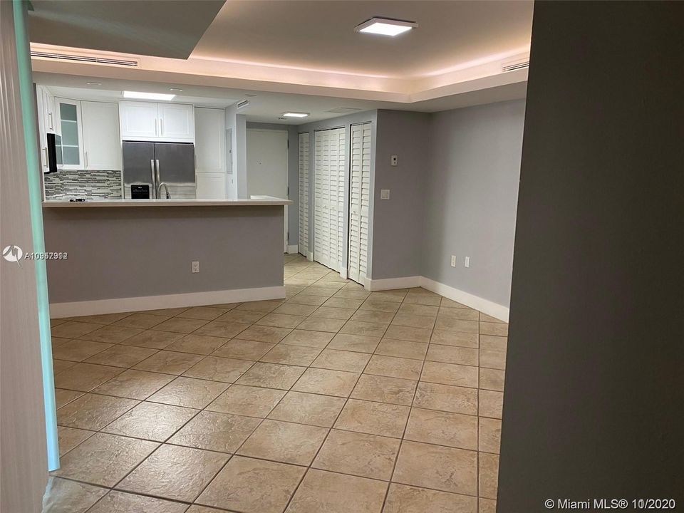 Recently Sold: $216,900 (2 beds, 2 baths, 982 Square Feet)