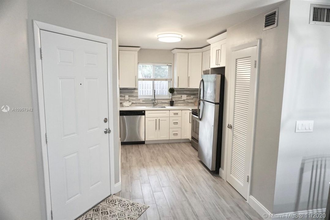 Recently Sold: $209,000 (2 beds, 2 baths, 910 Square Feet)