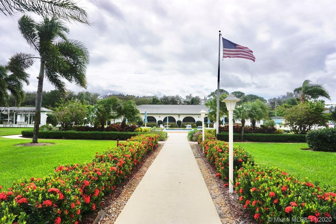 Recently Sold: $209,000 (2 beds, 2 baths, 910 Square Feet)