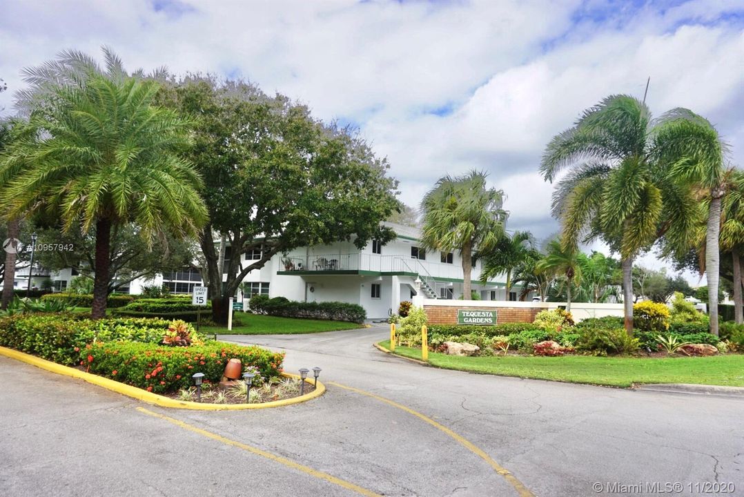 Recently Sold: $209,000 (2 beds, 2 baths, 910 Square Feet)